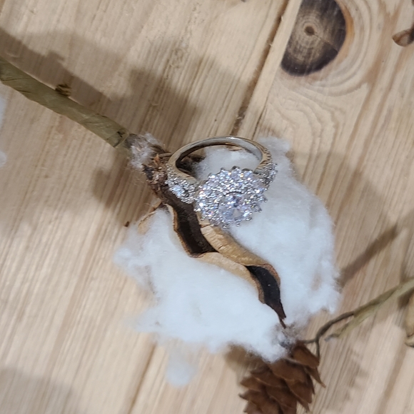 🤍🤍NEW🤍🤍 BREATHTAKING!! Clear CZ Ring in SILVER Plating - Picture 9 of 16